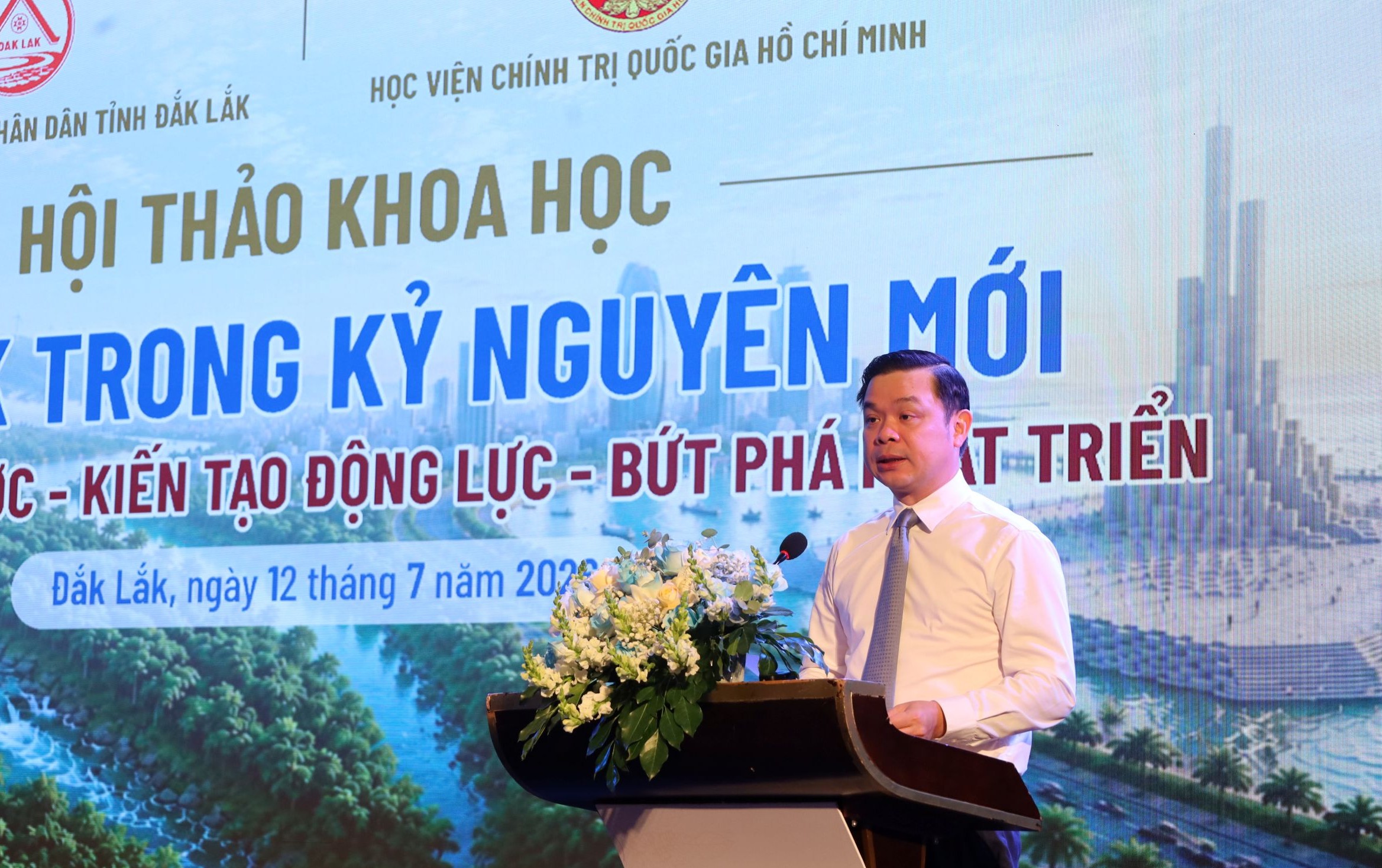 Chủ tịch UBND tỉnh Đỗ Hữu Huy khai mạc hội thảo